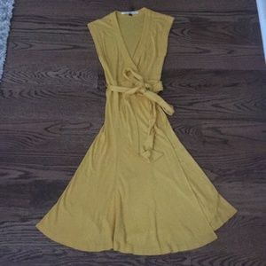 DIANE VON FURSTENBERG size 4 yellow wrap dress